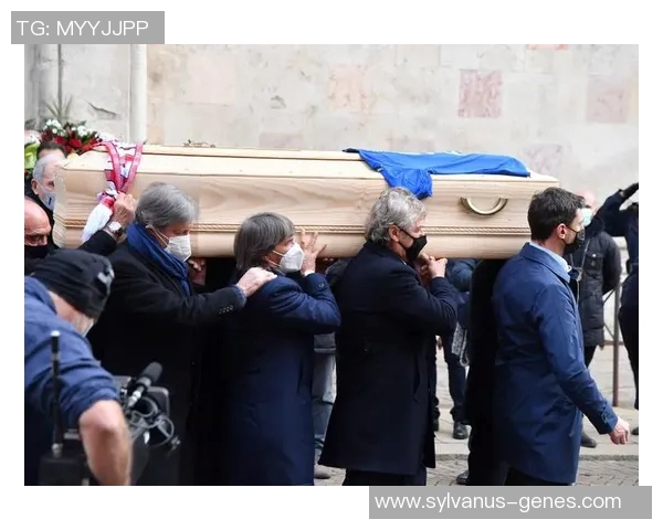 足球明星出席葬礼感人视频引发网友热议展现深厚友情与哀悼之情